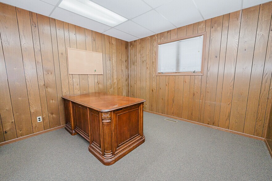 More Photos Of 1482 Butler Rd, Worthington Medical For Sale