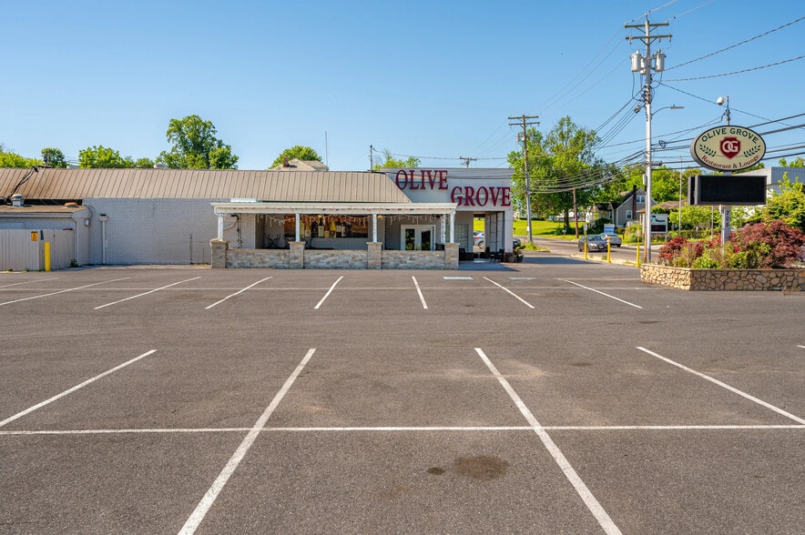 Primary Photo Of 705 N Hammonds Ferry Rd, Linthicum Heights General Retail For Lease
