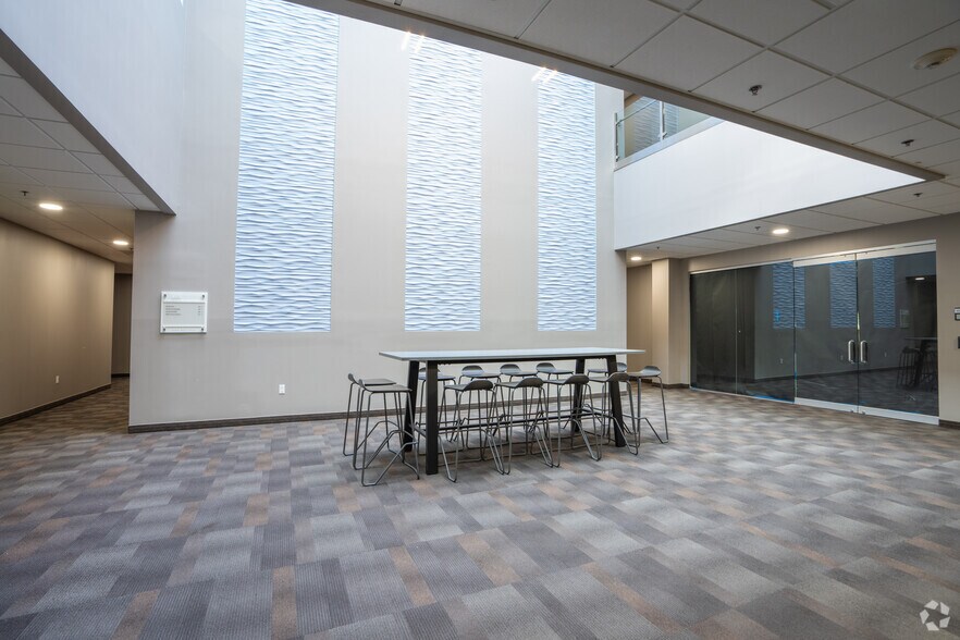 More Photos Of 271 Waverley Oaks Rd, Waltham Office For Lease