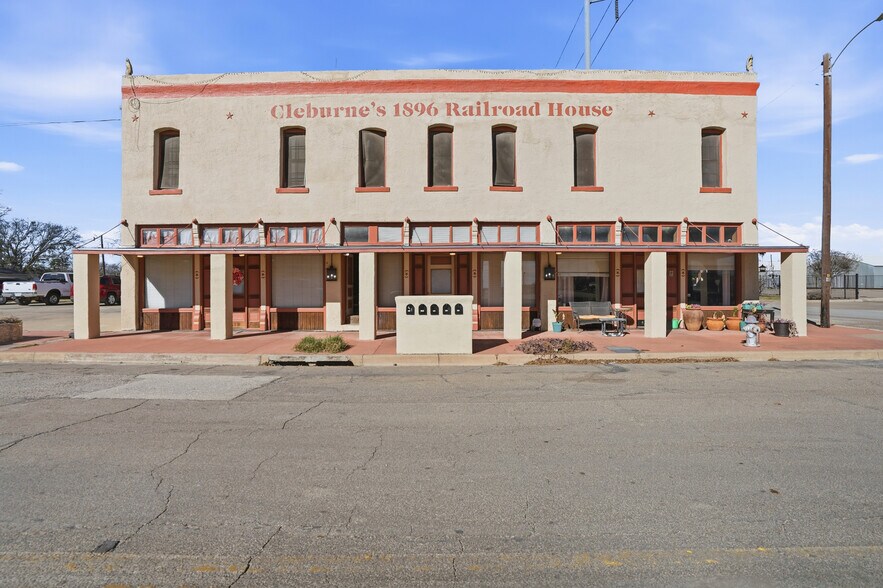 Primary Photo Of 419 E Henderson St, Cleburne Apartments For Sale