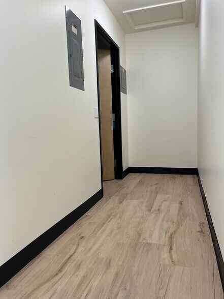 More Photos Of 3341-3343 SE Hawthorne Blvd, Portland Freestanding For Lease