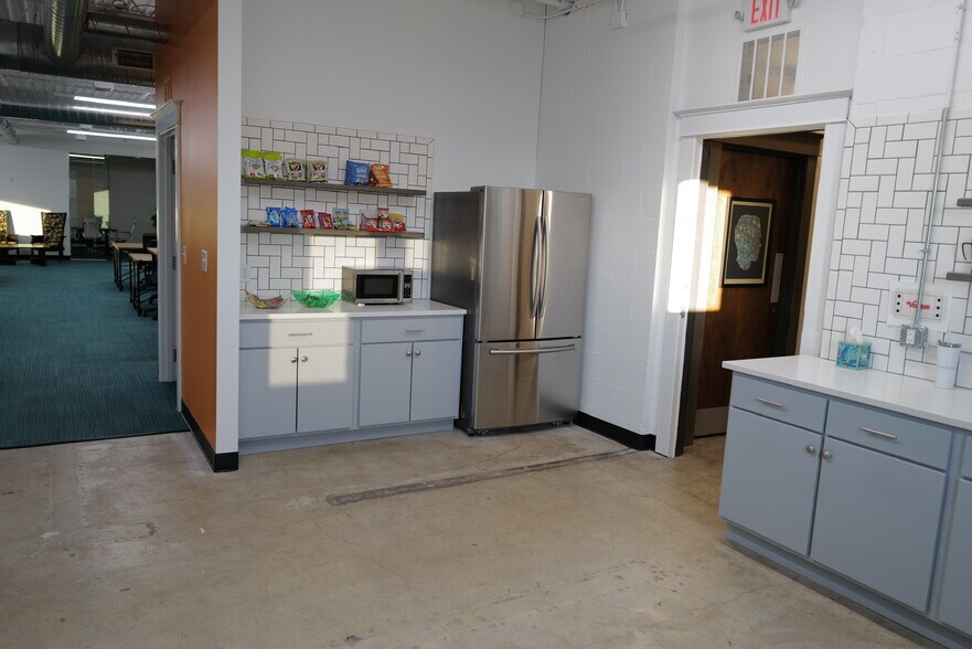 More Photos Of 6161 N Hillside Ave, Indianapolis Loft Creative Space For Lease