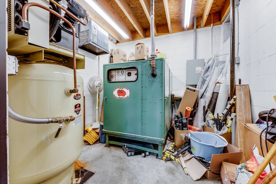 More Photos Of 2050 Winners Dr, Fairmont Auto Repair For Sale