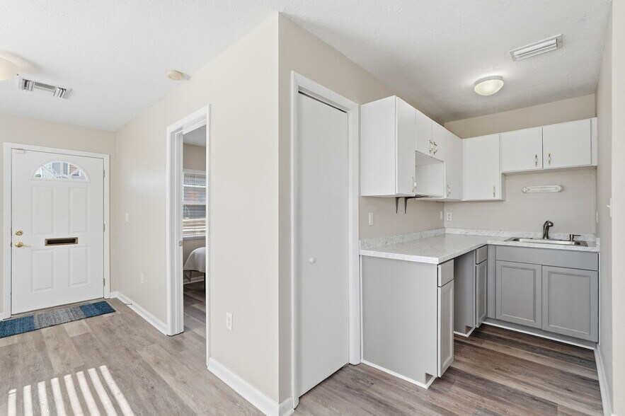 More Photos Of 500-510 Tarpon Ave E, Tarpon Springs Office For Sale