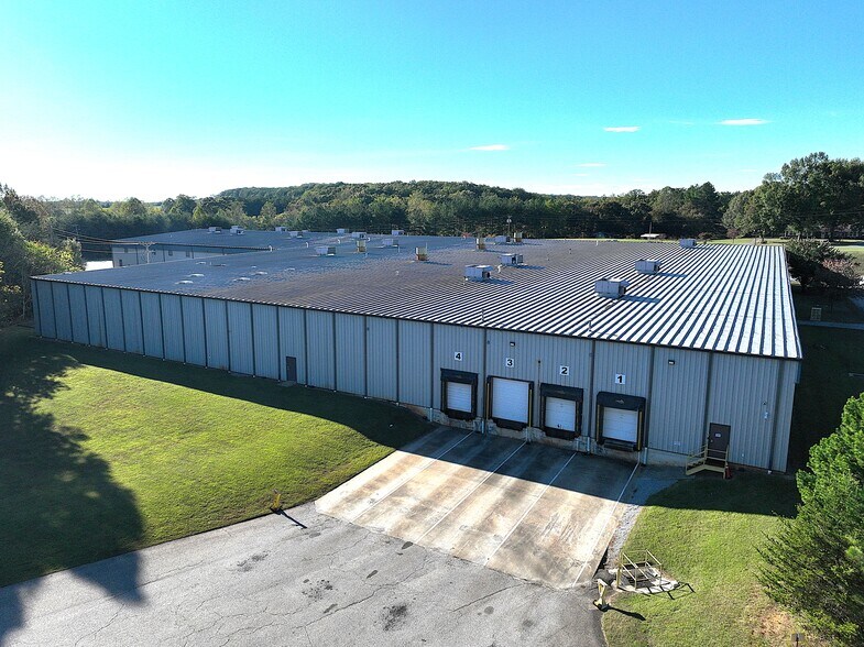 More Photos Of 281 Industrial Dr, Gretna Manufacturing For Lease