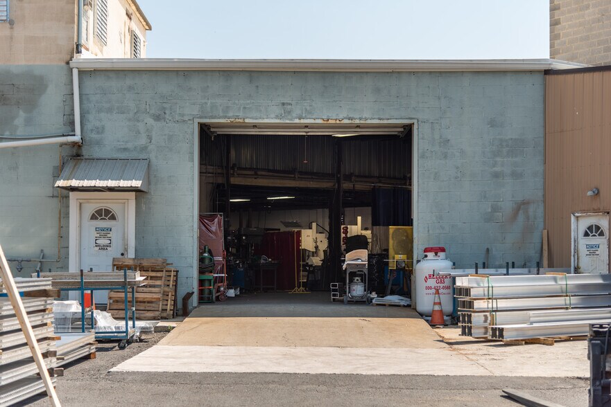 More Photos Of 36 W Pennsylvania Ave, Walkersville Warehouse For Sale