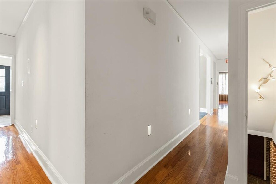 More Photos Of 1202 E Park Ave, Tallahassee Office Residential For Sale