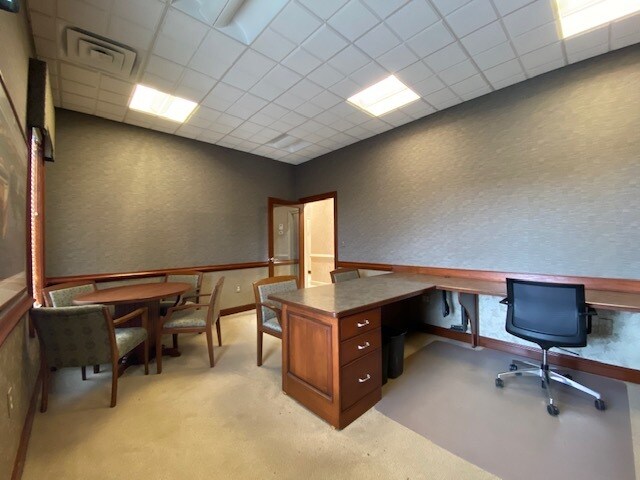 More Photos Of 616 Village Dr, Virginia Beach Office For Lease