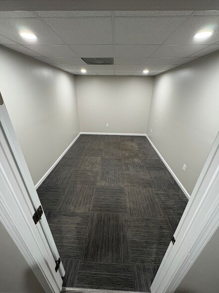 More Photos Of 131 Reep Dr, Morganton Warehouse For Lease