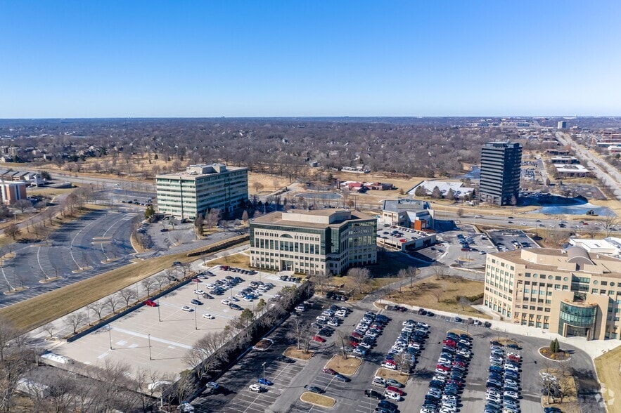 More Photos Of 7007 College Blvd, Overland Park Unknown For Lease