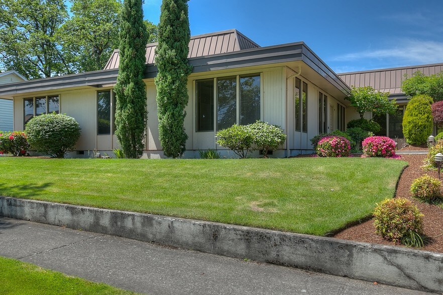 More Photos Of 1431-1449 Liberty St, Salem Office For Lease