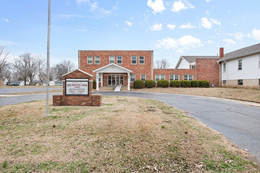 More Photos Of 8861 Botanical Ave, Caseyville Specialty For Sale