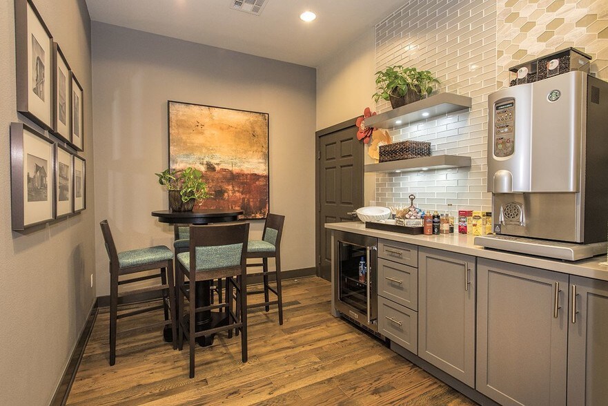 More Photos Of 700 S Myrtle Ave, Monrovia Apartments For Lease