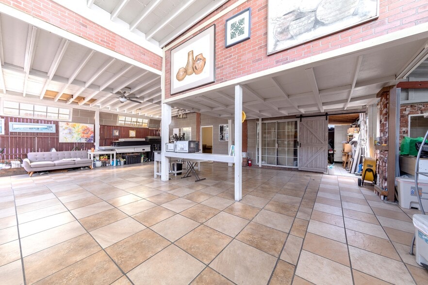 More Photos Of 1025 S Catalina St, Los Angeles Religious Facility For Sale