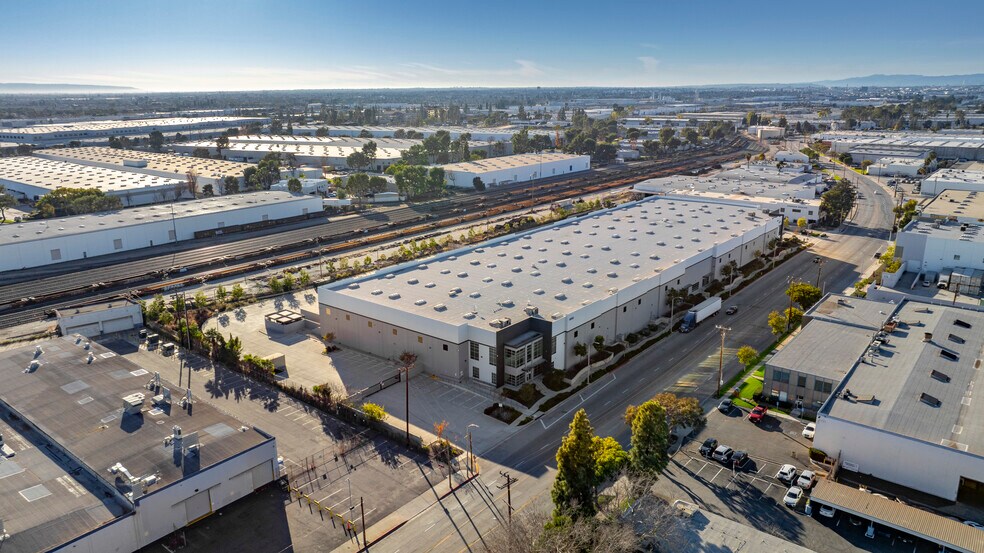 More Photos Of 6000 Bandini Blvd, Commerce Warehouse For Lease