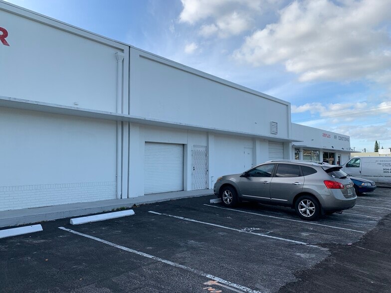 More Photos Of 1810 N Dixie Hwy, Hollywood Warehouse For Lease