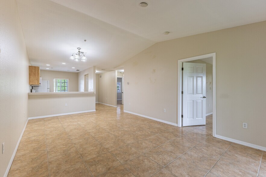 More Photos Of 1328 SE 8th Ave, Cape Coral Multifamily For Sale