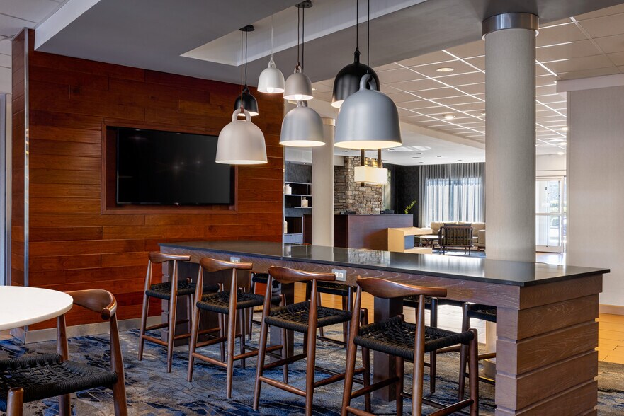More Photos Of 809 Venture Dr, Smithfield Hotel For Sale