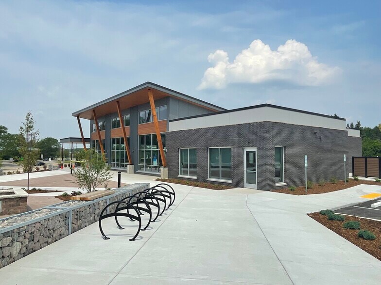 Primary Photo Of SEC of Appleton Avenue & Good Hope Road, Menomonee Falls Storefront Retail Office For Lease