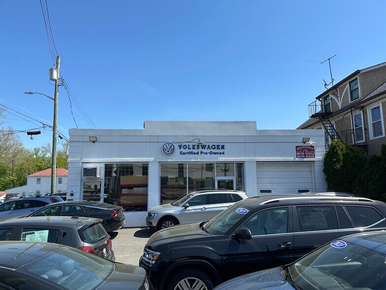 Primary Photo Of 522 Tarrytown Rd, White Plains Freestanding For Lease