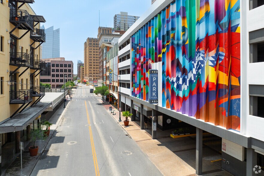 More Photos Of 711 Navarro St, San Antonio Office For Sale