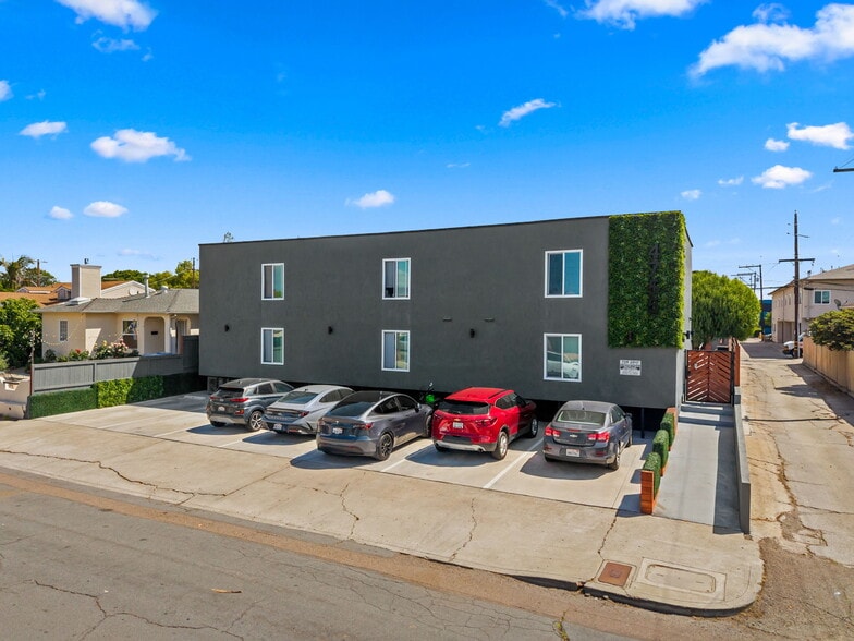 Primary Photo Of 4755 Felton St, San Diego Apartments For Sale