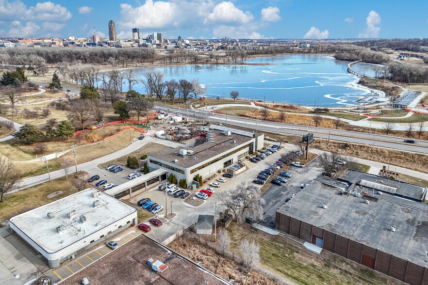 More Photos Of 2100 Fleur Dr, Des Moines Office For Sale