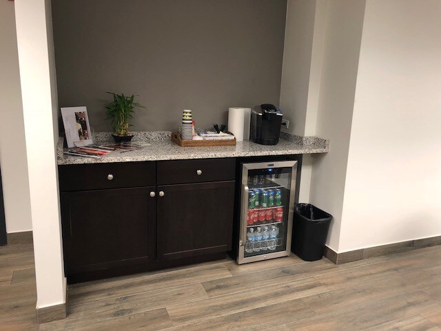 More Photos Of 255 E Lake St, Bloomingdale Office For Lease