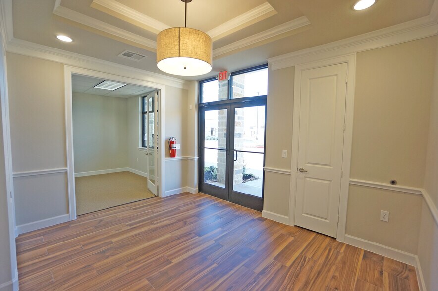 More Photos Of 633 E Fernhurst Dr, Katy Medical For Lease