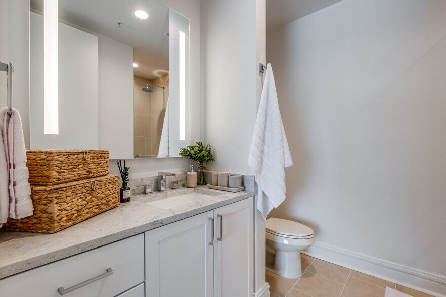 More Photos Of 1400 Hi Line Dr, Dallas Apartments For Lease