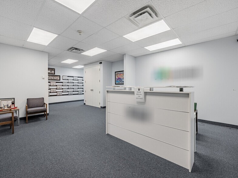 More Photos Of 200 Matheson Blvd W, Mississauga Medical For Lease