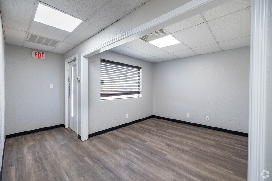 More Photos Of 1663 Hickory Dr, Haltom City Unknown For Lease