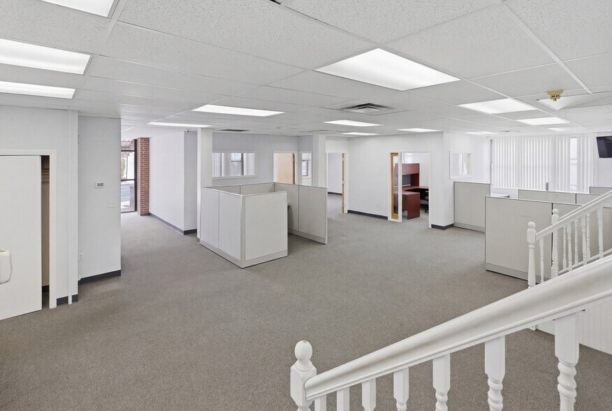 More Photos Of 174 Green St, Melrose Office For Sale