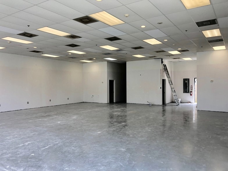 More Photos Of 12755 Walters Rd, Houston Storefront Retail Office For Lease