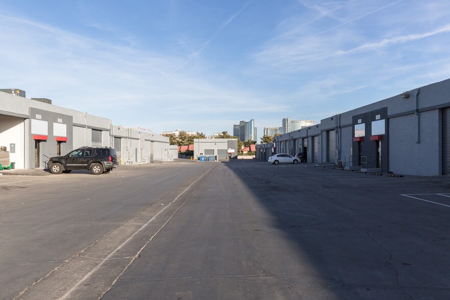 More Photos Of 4350 Arville St, Las Vegas Light Manufacturing For Lease