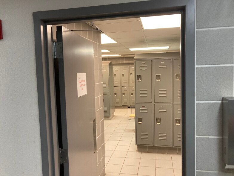More Photos Of 3215 N Enterprise Dr, Hobbs Warehouse For Sale