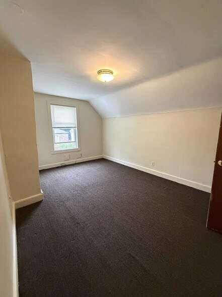 More Photos Of 8 Exchange Ct, Waltham Multifamily For Sale