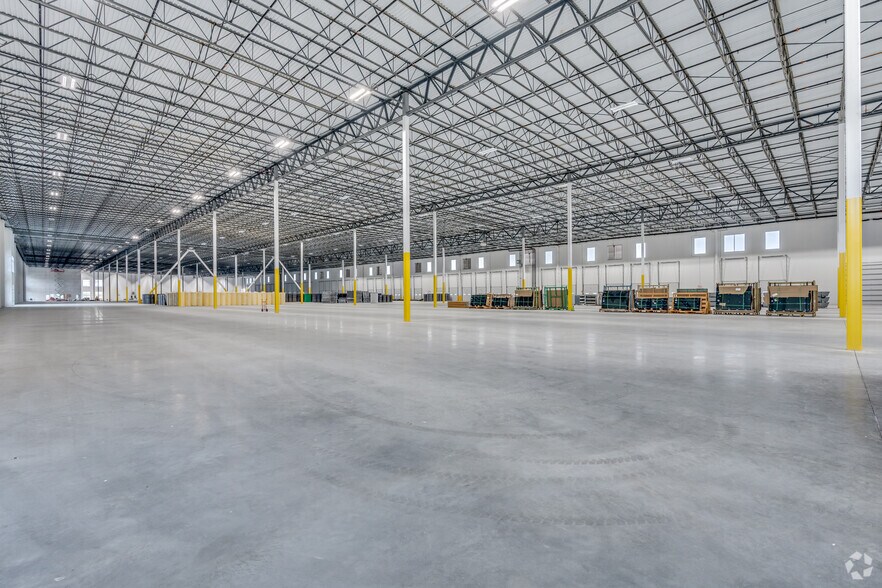 More Photos Of 1021 Everman Pky, Fort Worth Distribution For Lease