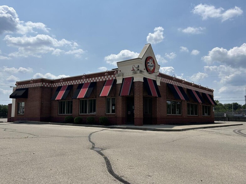 More Photos Of 1575 W Galbraith Rd, Cincinnati Restaurant For Sale