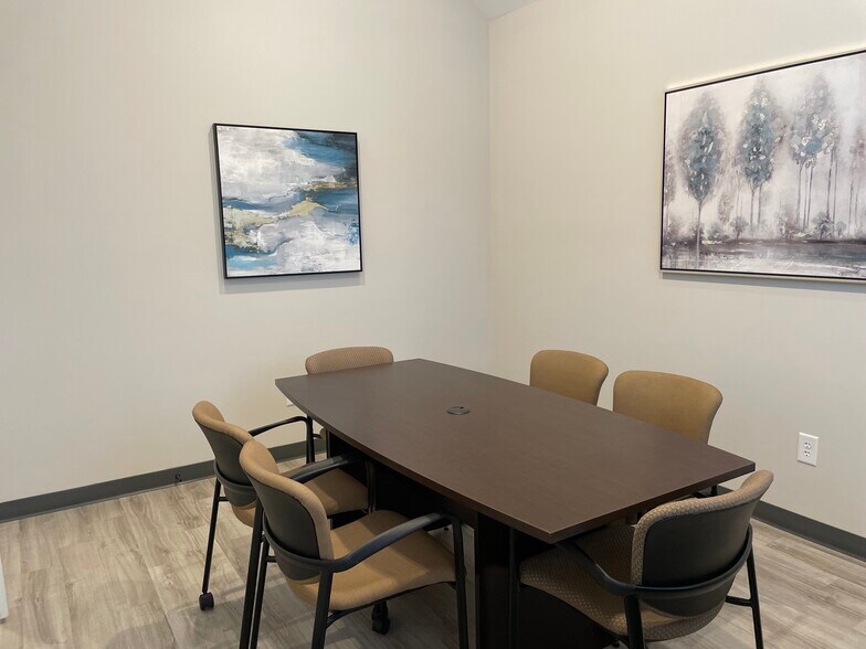 More Photos Of 247 River Park North Dr, Woodstock Medical For Sale