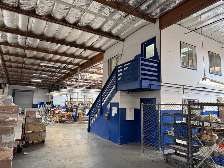 More Photos Of 17-25 Tiburon St, San Rafael Service For Lease