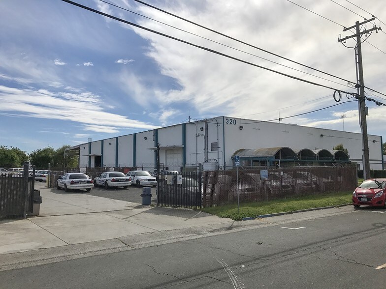 More Photos Of 320 Commerce Cir, Sacramento Warehouse For Lease