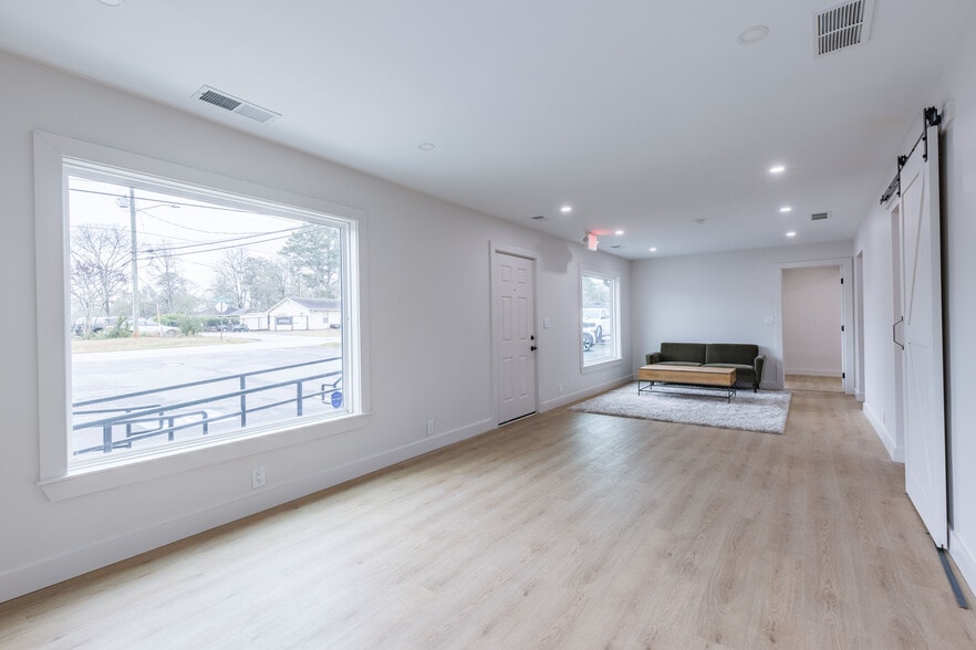 More Photos Of 1685 Lower Roswell Rd, Marietta Medical For Lease