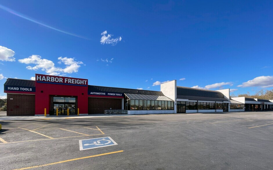 More Photos Of 1050-1080 S Main St, Bowling Green Unknown For Lease