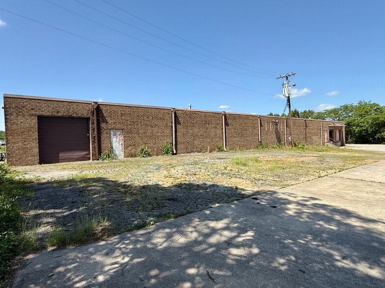 More Photos Of 2005 Fulton Pl, High Point Warehouse For Lease