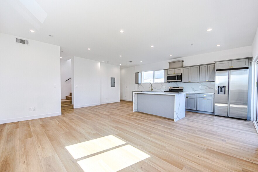 More Photos Of 1923 Carmona Ave, Los Angeles Multifamily For Sale