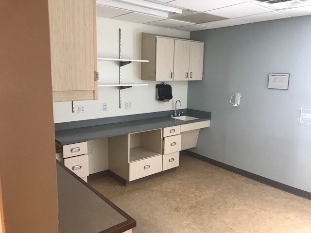 More Photos Of 410 Hansen Ave, Lyndora Medical For Sale