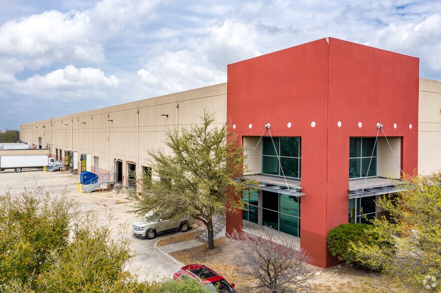 Primary Photo Of 3005-3031 Interstate Dr, San Antonio Unknown For Lease