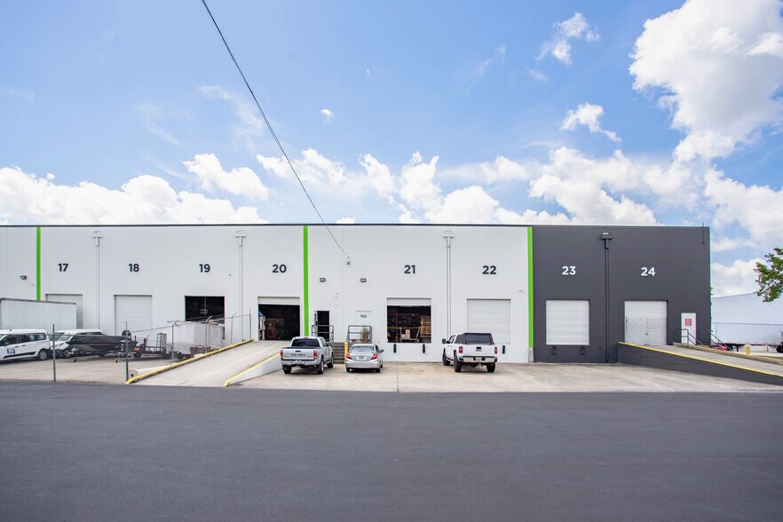 More Photos Of 3827-3843 St Valentines Way, Orlando Unknown For Lease