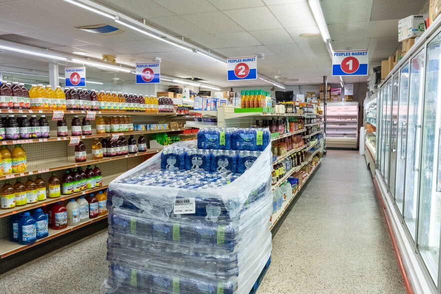 More Photos Of Undisclosed, Pontiac Convenience Store For Sale